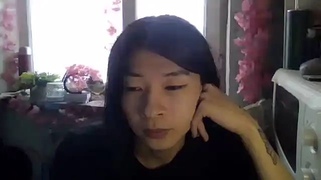 CarlyJoy online show from December 5, 8:31 am