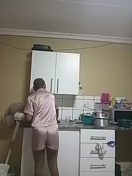 ShooingBunch online show from April 8, 2:51 pm