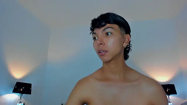 xhenisa  online show from March 24, 8:25 pm