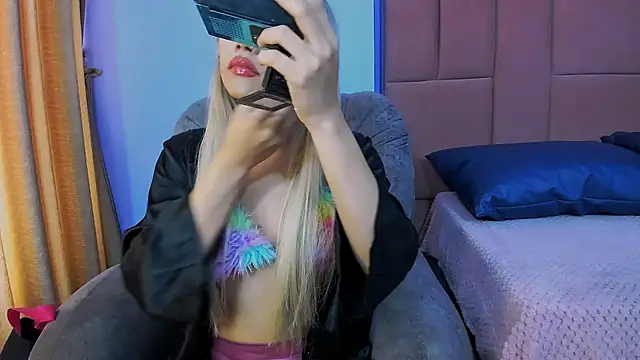 Keendall   online show from December 6, 1:27 pm