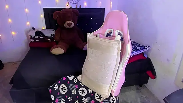 blonde girl01 online show from February 13, 4:47 pm