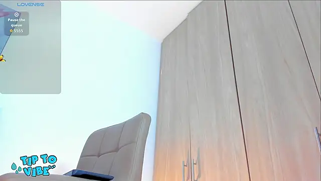 tamarafoxy  online show from January 11, 2:13 pm