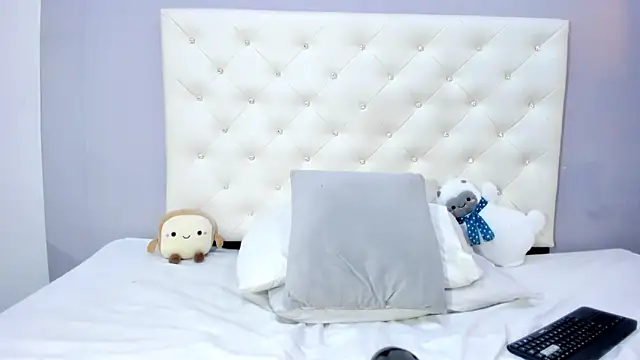 NICOLSKINNY1 online show from November 20, 9:48 pm