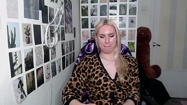 CapriScorpion online show from December 4, 2:10 pm