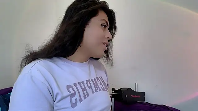 Ariana Rodriguez  online show from March 15, 8:20 pm