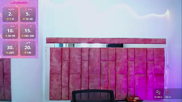 KayleighDreams  online show from March 31, 3:30 am