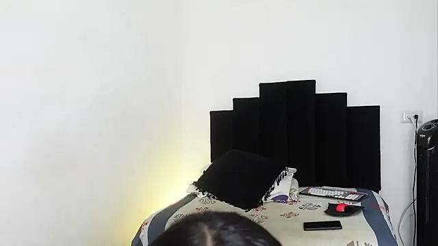 khloe kaczka  online show from December 19, 1:18 pm