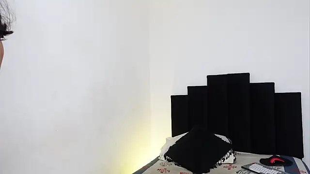 khloe kaczka  online show from December 31, 12:15 pm