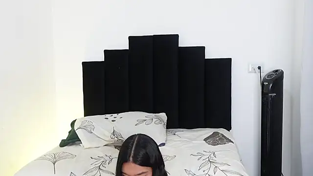 khloe kaczka  online show from January 11, 1:53 pm