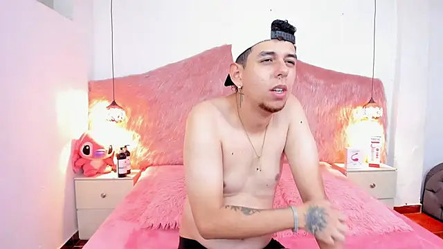 Derek and Skarlet online show from February 11, 4:48 pm