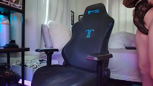 TSCassandraLove online show from November 15, 2:15 pm