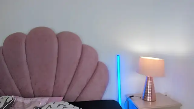 Nicole Paradise online show from January 19, 12:58 pm