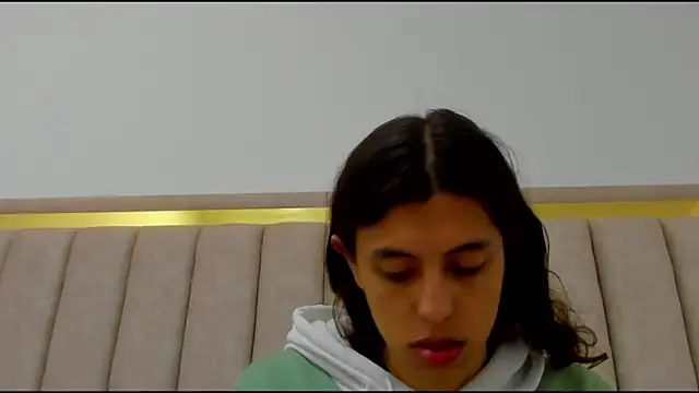 FreyaMoller online show from December 5, 2:01 pm