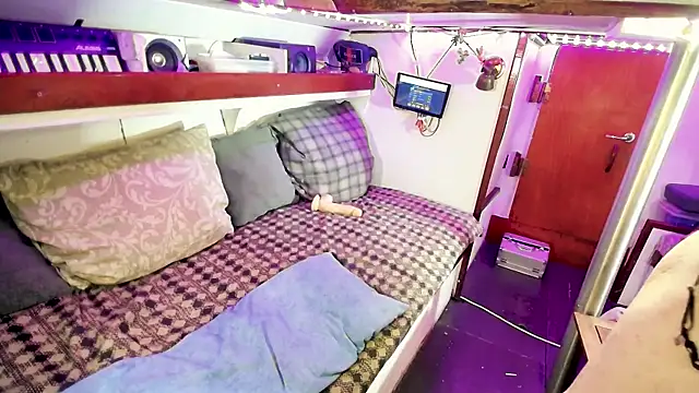 Honeykiss23 online show from April 12, 7:50 pm