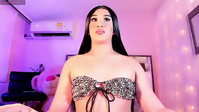 ShantalGirs online show from October 3, 9:15 pm