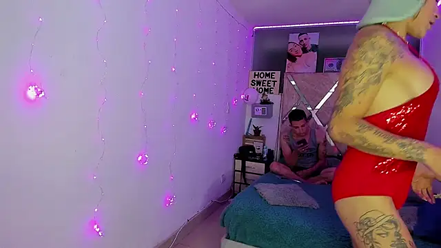 parejacaliente20154 online show from February 24, 11:03 am