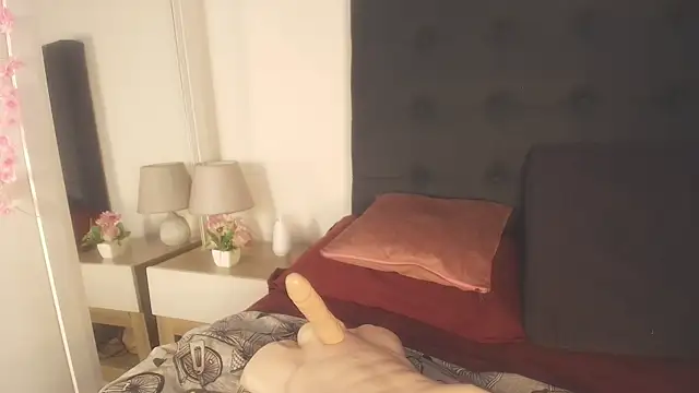 Evelonga 707 online show from April 8, 7:15 pm