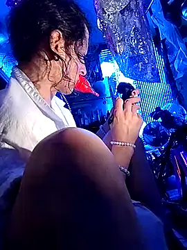 gurlnips online show from April 14, 11:04 am