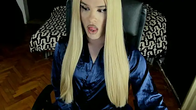 EvelynLexy online show from October 4, 4:08 pm