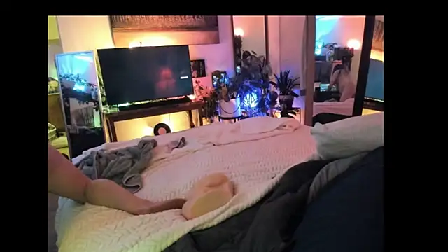 NinasNylonz online show from February 19, 12:55 pm