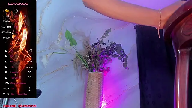 Snapshot of Karla-Ebony chatting on September 9, 2:16 pm Karla-Ebony online show from September 9, 2:16 pm