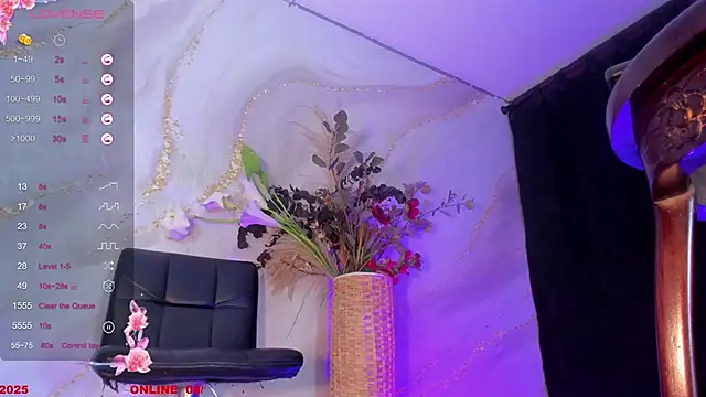 Snapshot of Karla-Ebony chatting on October 8, 1:23 pm Karla-Ebony online show from October 8, 1:23 pm