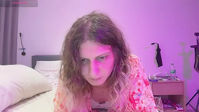 Alice Pinkhead online show from December 5, 6:18 am