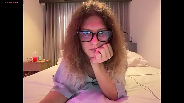 Alice Pinkhead online show from March 26, 8:18 am