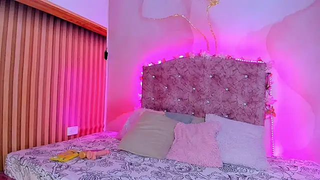 Daisy  rose online show from March 7, 3:05 am