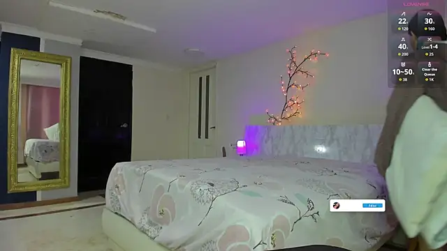 charolbruce 1 online show from December 19, 12:54 pm