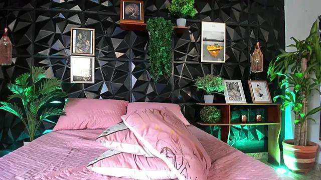 rihannagil online show from March 7, 5:42 pm