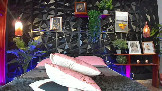 rihannagil online show from March 18, 4:39 pm