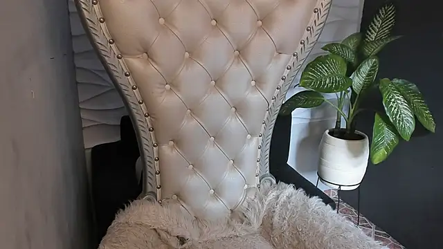 rihannagil online show from September 12, 3:18 pm