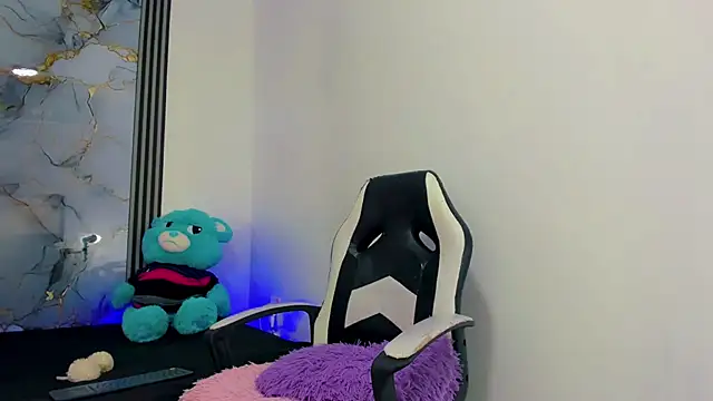 Hellen moons   online show from March 13, 7:57 pm