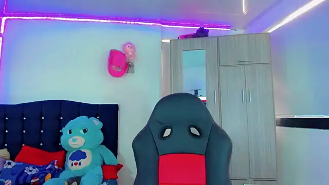 Hellen moons   online show from October 20, 4:10 pm