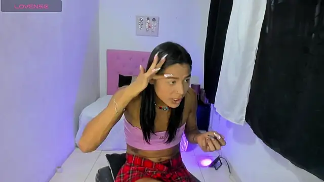 issa kitty online show from September 20, 9:31 pm