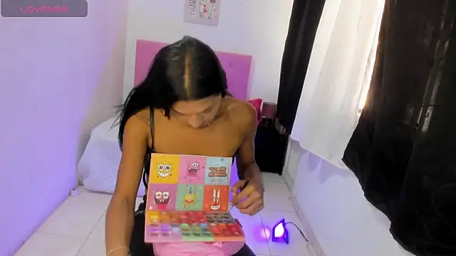 issa kitty online show from October 6, 5:24 pm
