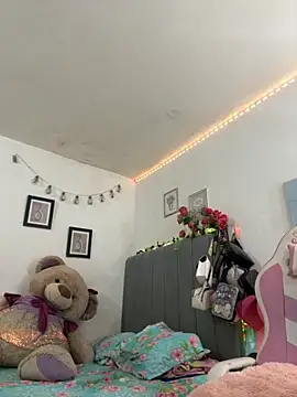 Snapshot of salomegalesoxxx chatting on September 19, 1:44 am salomegalesoxxx online show from September 19, 1:44 am