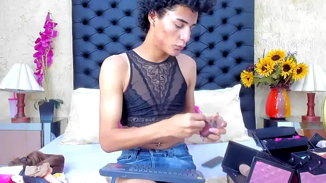 NahomiWhitel online show from September 16, 3:49 pm