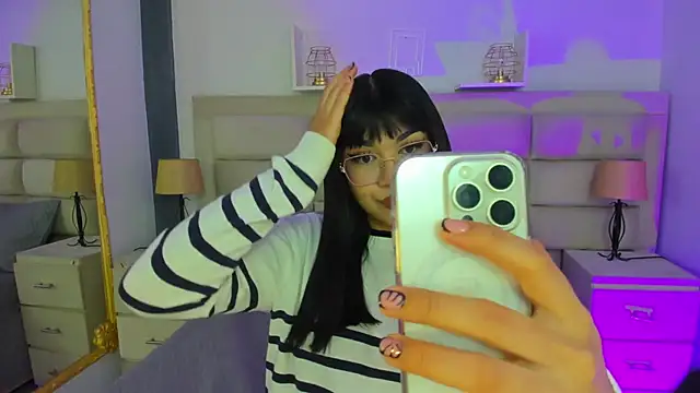 RoseCassie online show from March 18, 12:30 pm