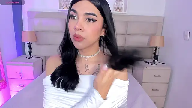 RoseCassie online show from October 3, 1:33 pm