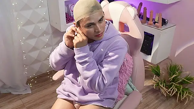 Mara-Bella online show from March 18, 9:14 pm