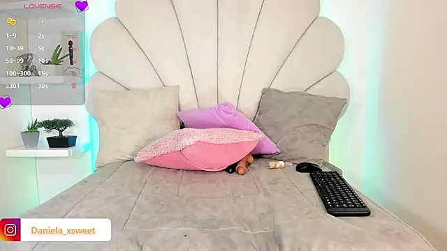 Danielaangelina online show from March 29, 8:37 am