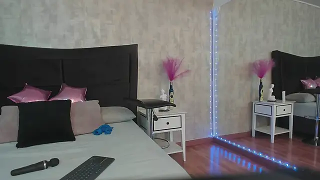 NahomyCarther online show from April 25, 10:51 pm