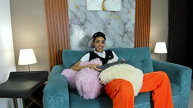 KING OFF BOYS online show from March 9, 1:15 pm