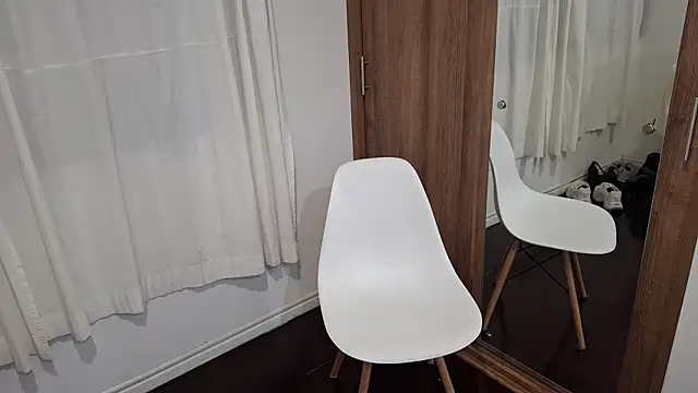 kayleesims  online show from April 1, 1:07 am