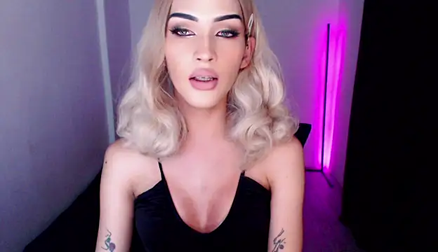 Alicegreenexx online show from June 15, 5:48 pm