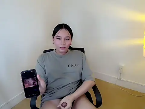 holly tabby online show from January 10, 9:43 pm