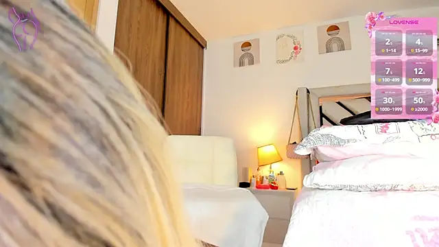 Aphroditafleurxx online show from April 8, 1:18 am