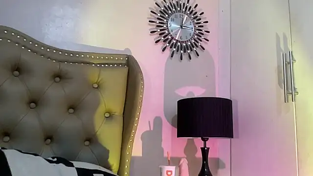 solana imani online show from November 10, 8:21 pm